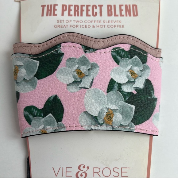 NWT Vie & Rose The Perfect Blend Blush Pink Floral Coffee Sleeves Set of 2 - Picture 2 of 8